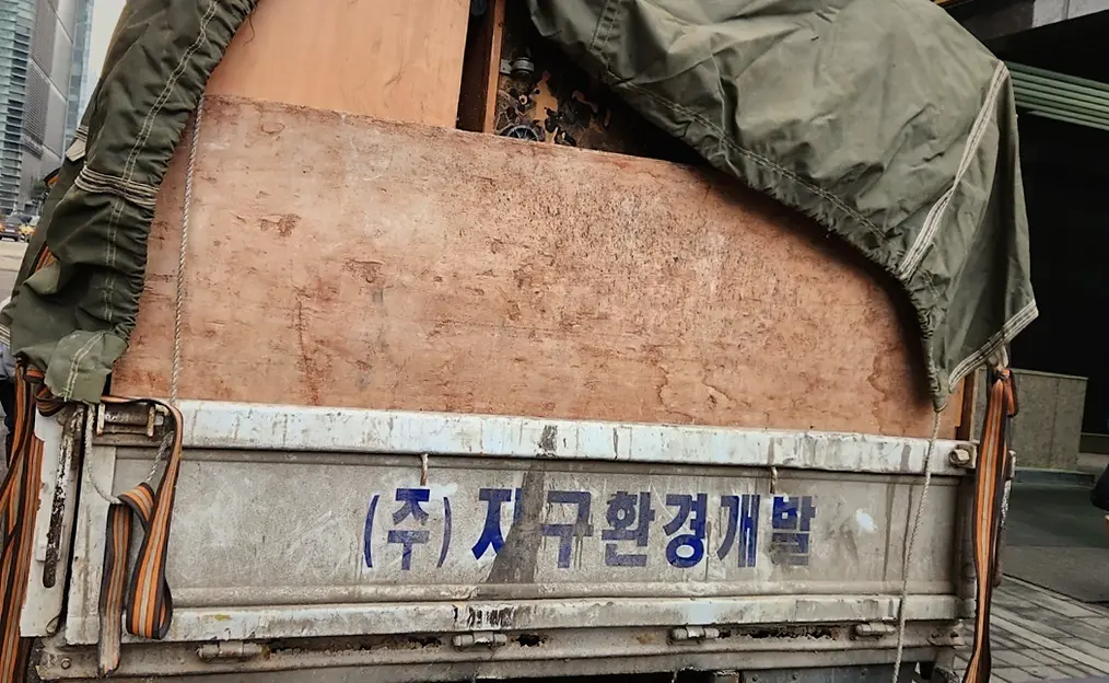 부천 소사구 창고 집기 철거 진행 모습 6